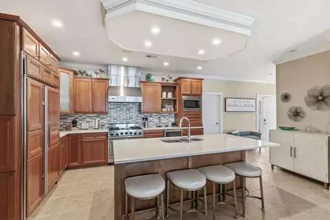 Kitchen - 19 Villa Dr, Hampton, IL 61256 photo 5 of 6