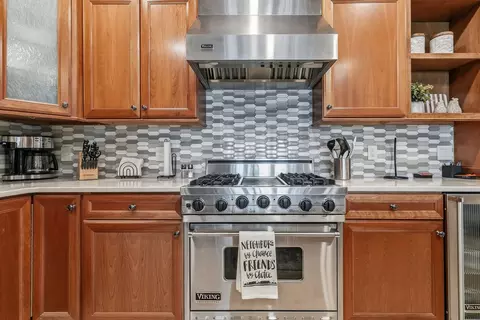 Kitchen - 19 Villa Dr, Hampton, IL 61256 photo 3 of 6