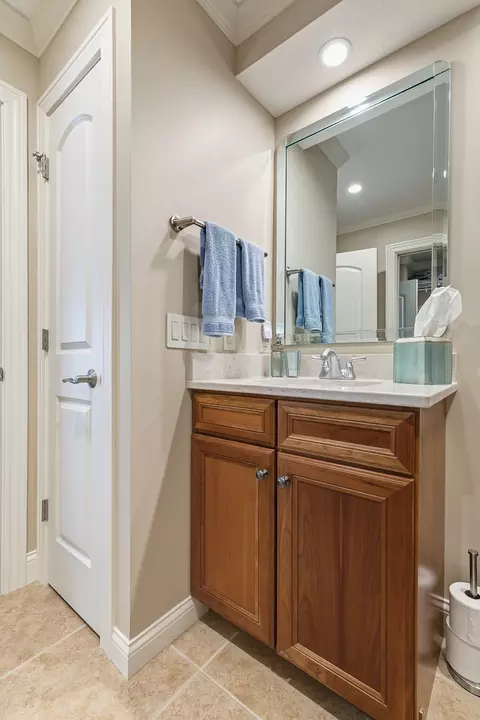 Bath - 19 Villa Dr, Hampton, IL 61256 photo 7 of 8