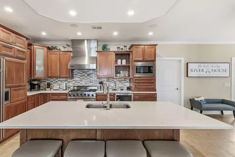 Kitchen - 19 Villa Dr, Hampton, IL 61256 photo 4 of 6