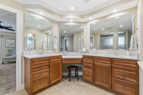Bath - 19 Villa Dr, Hampton, IL 61256 photo 6 of 8