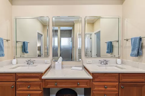 Bath - 19 Villa Dr, Hampton, IL 61256 photo 3 of 8