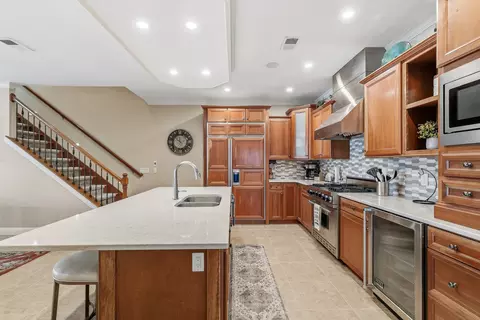 Kitchen - 19 Villa Dr, Hampton, IL 61256 photo 2 of 6