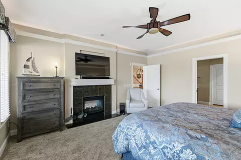 Bedroom - 19 Villa Dr, Hampton, IL 61256 photo 2 of 8