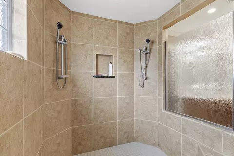 Bath - 19 Villa Dr, Hampton, IL 61256 photo 5 of 8