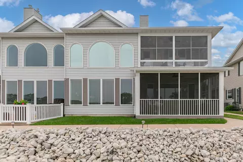 19 Villa Dr, Hampton, IL 61256