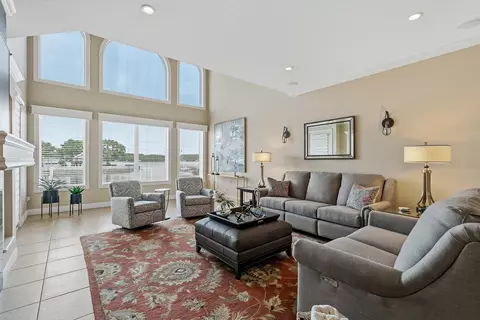 Living - 19 Villa Dr, Hampton, IL 61256 photo 3 of 6