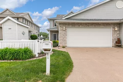 Exterior - 19 Villa Dr, Hampton, IL 61256 photo 7 of 8