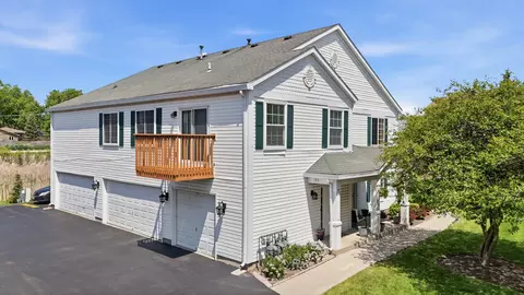 729 Fieldcrest Dr #C, South Elgin, IL 60177