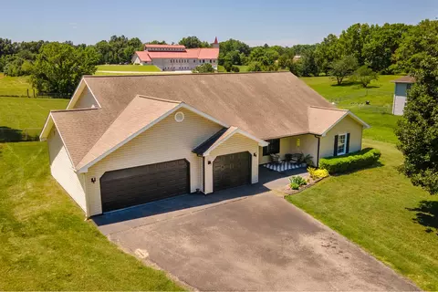 1437 Dogwood Rd, Carbondale, IL 62901