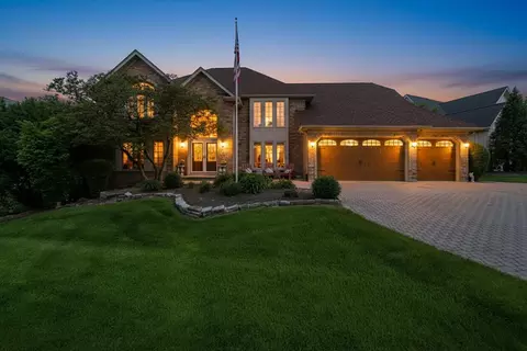 8701 Lake Ridge Dr, Darien, IL 60561