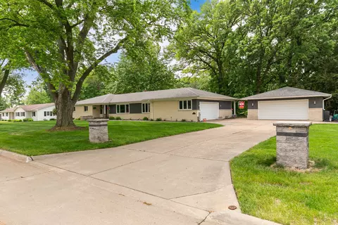 116 Elmhurst Ln, Riverdale, IA 52722