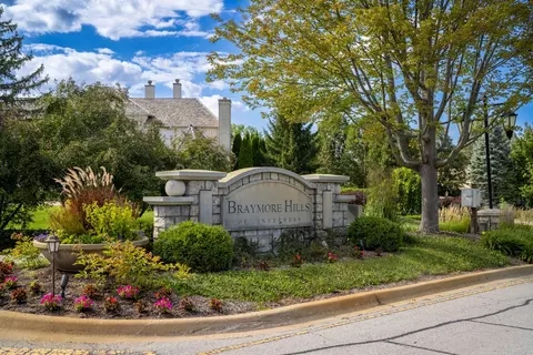 1100 Macalpin Dr, Inverness, IL 60010