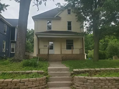 712 3rd St A, Moline, IL 61265