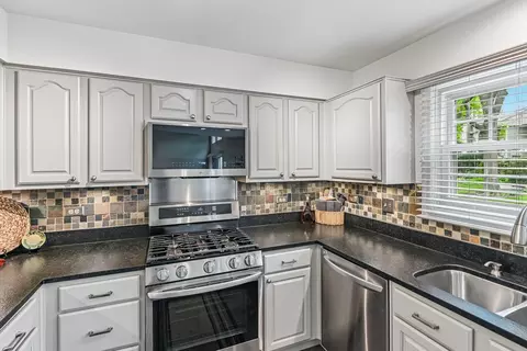 Kitchen - 1321 Orrington Ct, Wheeling, IL 60090 photo 3 of 7