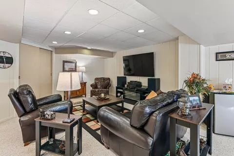 Living - 1321 Orrington Ct, Wheeling, IL 60090 photo 7 of 9