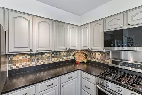 Kitchen - 1321 Orrington Ct, Wheeling, IL 60090 photo 6 of 7