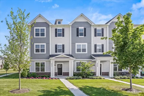 4427 Chelsea Manor Cir, Aurora, IL 60504