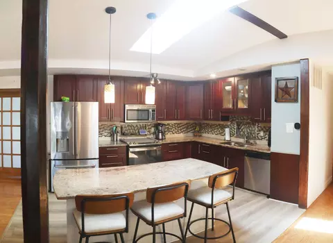 Kitchen - 4010 N Firestone Dr, Hoffman Estates, IL 60192 photo 1 of 2