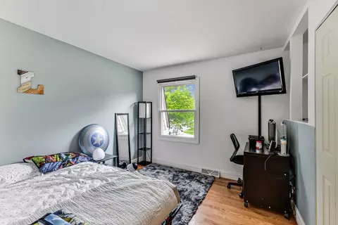Bedroom - 4010 N Firestone Dr, Hoffman Estates, IL 60192 photo 3 of 8