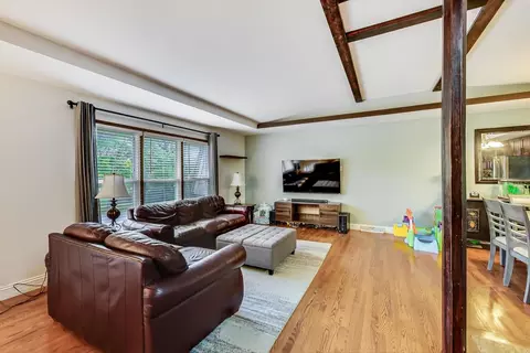 Living - 4010 N Firestone Dr, Hoffman Estates, IL 60192 photo 2 of 4