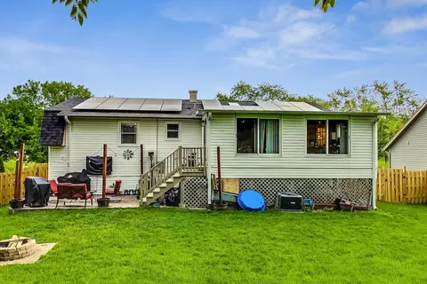 Exterior - 4010 N Firestone Dr, Hoffman Estates, IL 60192 photo 3 of 6