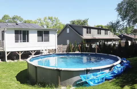 Exterior - 4010 N Firestone Dr, Hoffman Estates, IL 60192 photo 4 of 6