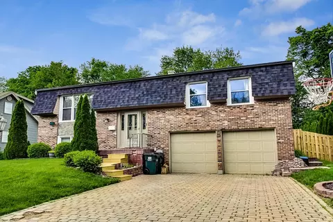 Exterior - 4010 N Firestone Dr, Hoffman Estates, IL 60192 photo 2 of 6