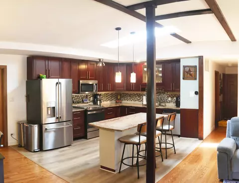 Kitchen - 4010 N Firestone Dr, Hoffman Estates, IL 60192 photo 2 of 2