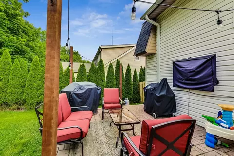 Exterior - 4010 N Firestone Dr, Hoffman Estates, IL 60192 photo 6 of 6