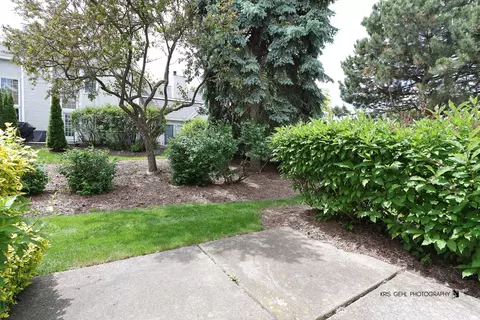 Exterior - 152 Millers Xing, Itasca, IL 60143 photo 2 of 3