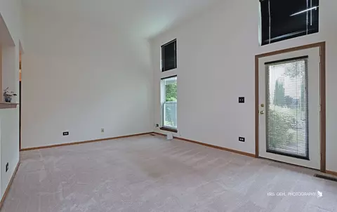 Living - 152 Millers Xing, Itasca, IL 60143 photo 1 of 4