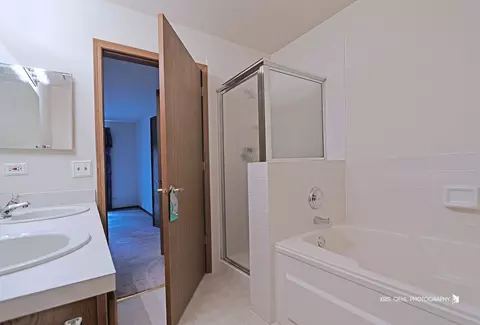 Bath - 152 Millers Xing, Itasca, IL 60143 photo 1 of 2