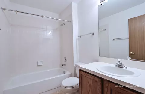 Bath - 152 Millers Xing, Itasca, IL 60143 photo 2 of 2