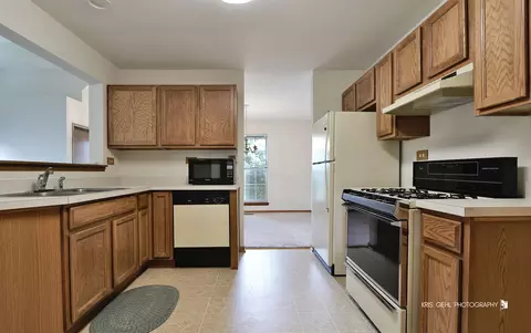 Kitchen - 152 Millers Xing, Itasca, IL 60143 photo 1 of 1
