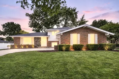 8632 Clifford Dr, Darien, IL 60561