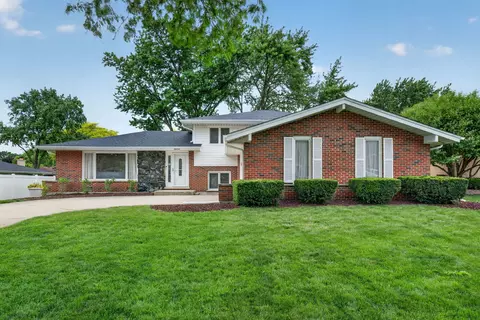 8632 Clifford Dr, Darien, IL 60561