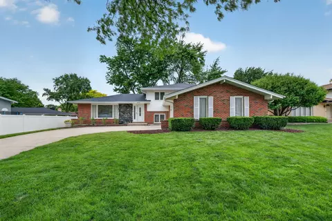 8632 Clifford Dr, Darien, IL 60561