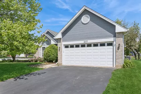 217 Meadowview Ln, Aurora, IL 60502
