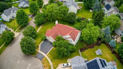 445 Greenview Ln, Oswego, IL 60543