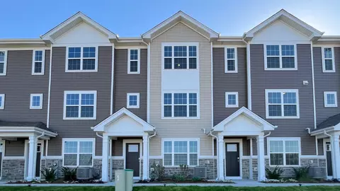 2702 Arrowhead Dr, Pingree Grove, IL 60140