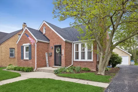 923 S Fairfield Ave, Elmhurst, IL 60126