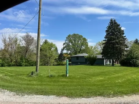 332 Mary Ann Dr, Lake Holiday, IL 60552