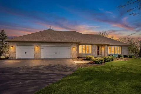 13201 Meadow Hill Ln, Lemont, IL 60439