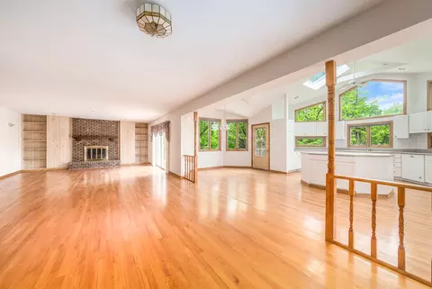 Living - 16 W731 89th Pl, Willowbrook, IL 60527 photo 5 of 6