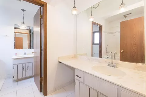 Bath - 16 W731 89th Pl, Willowbrook, IL 60527 photo 1 of 4