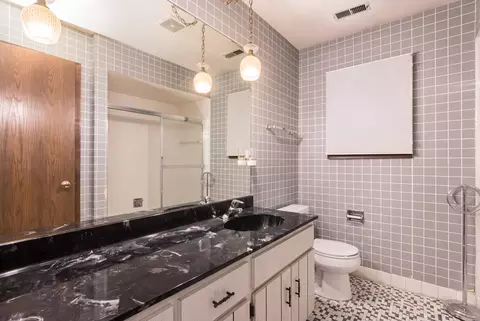 Bath - 16 W731 89th Pl, Willowbrook, IL 60527 photo 2 of 4