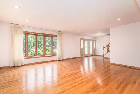 Living - 16 W731 89th Pl, Willowbrook, IL 60527 photo 2 of 6