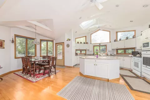 Kitchen - 16 W731 89th Pl, Willowbrook, IL 60527 photo 1 of 3