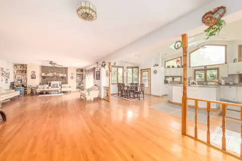 Living - 16 W731 89th Pl, Willowbrook, IL 60527 photo 4 of 6